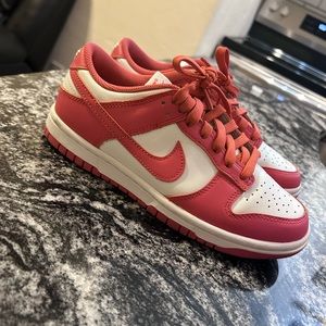 Nike women’s dunk low ‘Archeo pink’